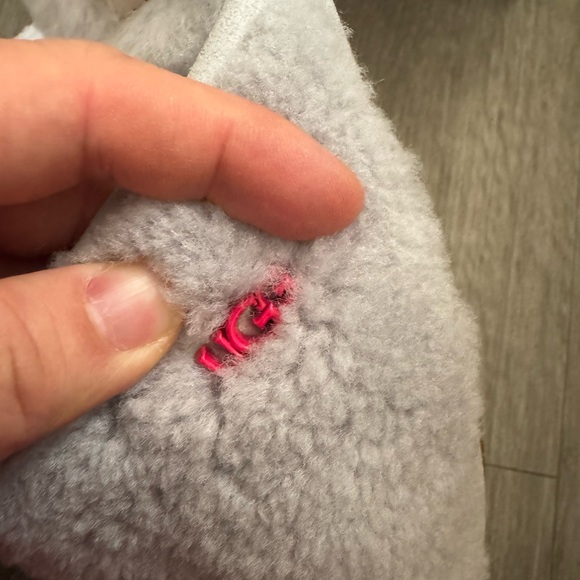 NIB UGG Pearle Curly Cue ll Slippers Grey Sheepskin Women's US 7 UK 5 EU 38 New - Picture 3 of 8